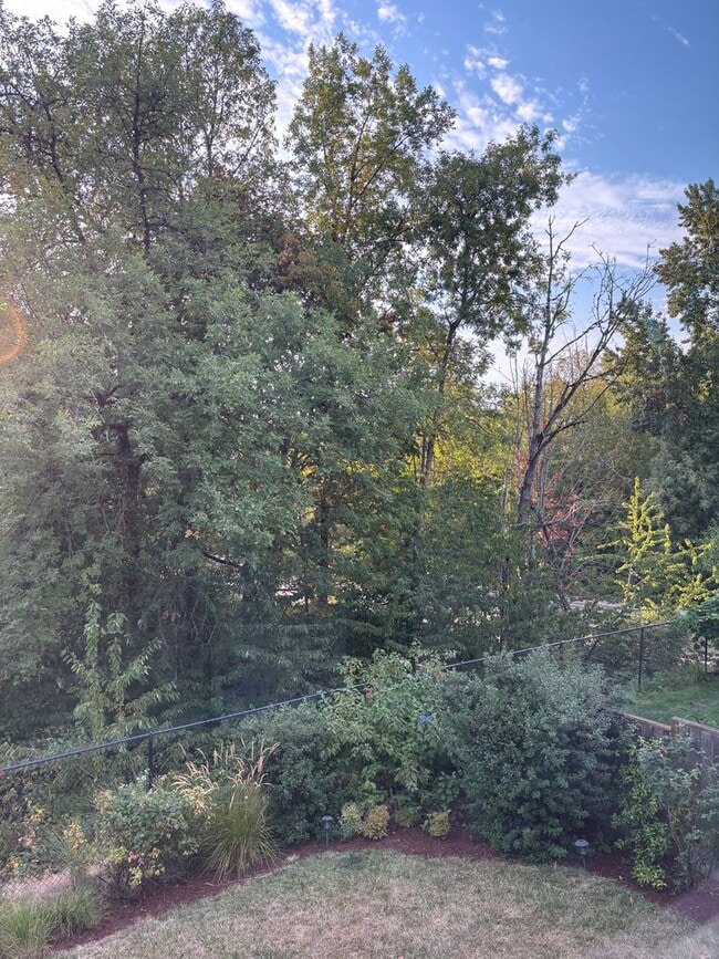 Building Photo - Beautiful 2 Story home in the Desirable Oa...