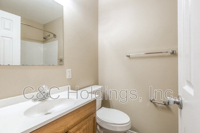 Building Photo - 914 Rockwood Ave