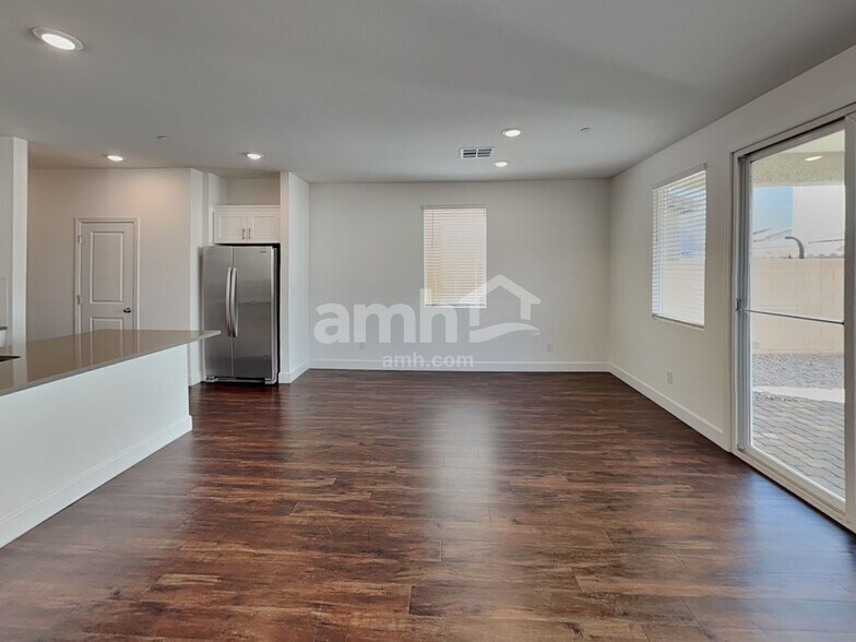 Building Photo - 132 Charmante Tulip Ln