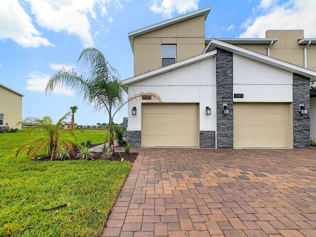 Building Photo - 1520 Oasis Club Blvd