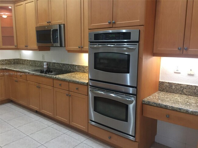 Building Photo - 17373 SW 47th Ct
