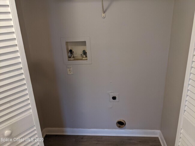Building Photo - 3510 Sable Palm Ln