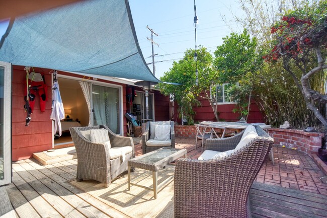 Building Photo - Beautiful 3 BD, 2 BA Home in Bird Rock fea...