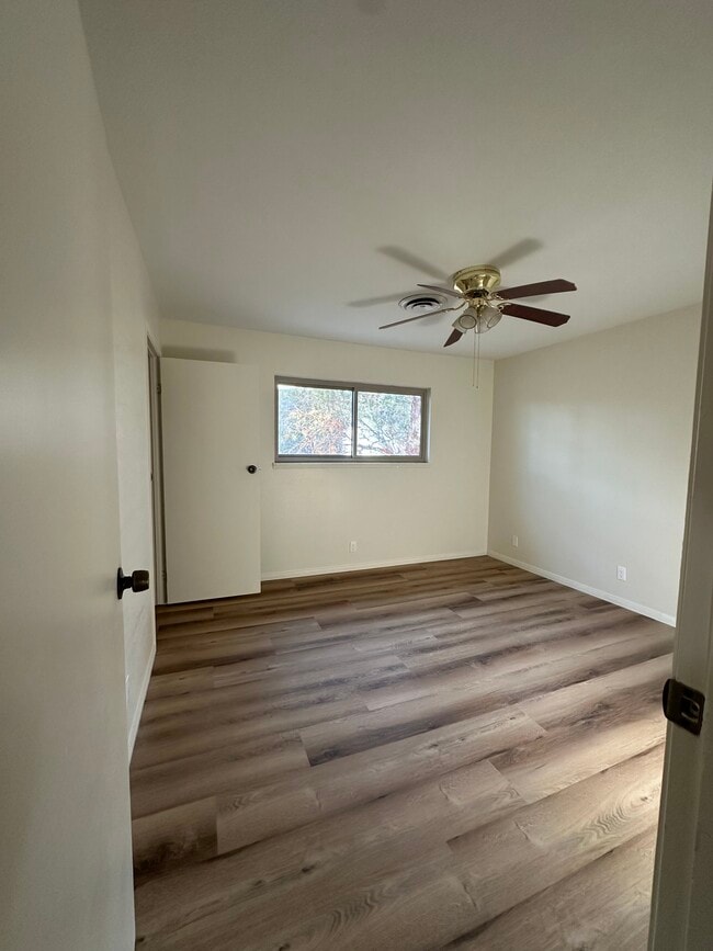 Building Photo - 519 E Ridgecrest Blvd