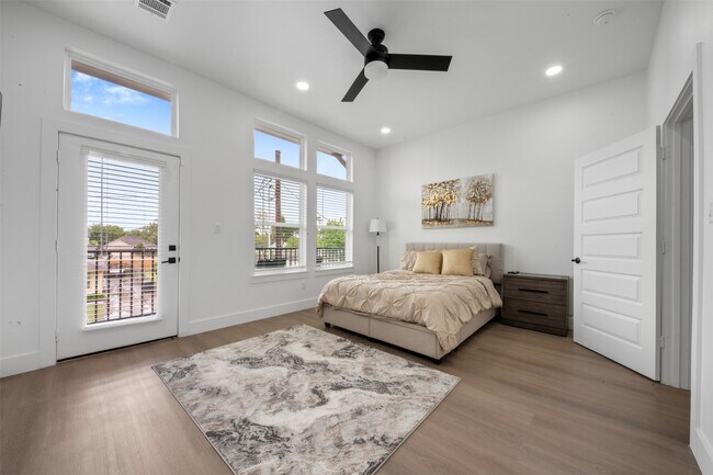 Building Photo - 6815 Paris St