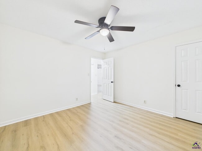Building Photo - 1167 Roundtable Ln