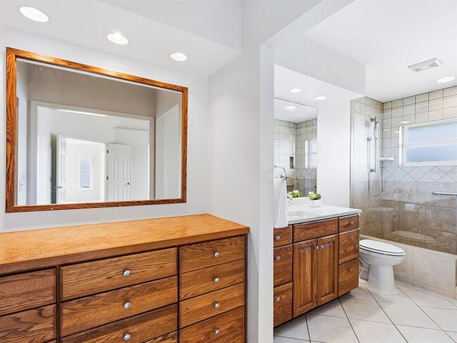 Building Photo - 799 Harrington Lake Dr N