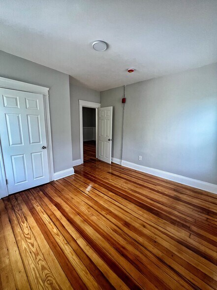 Building Photo - 237 Cowden St