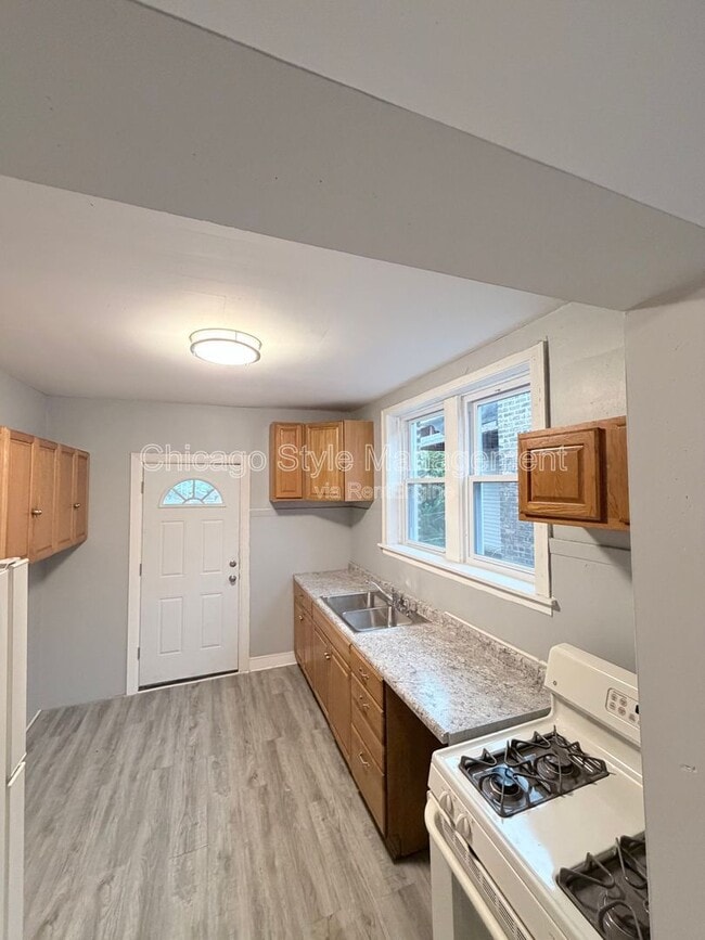 Building Photo - 10625 S Calumet Ave