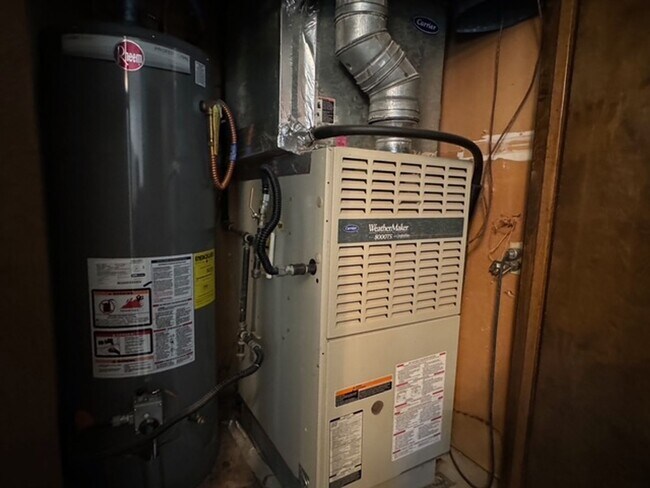 Building Photo - Comfy & Spacious 3 Bed Home! Mesa School District!