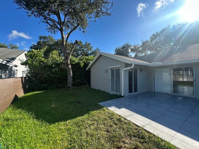 Building Photo - 5810 NW 37th Ave