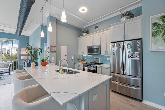 Building Photo - 313 NE 2nd St