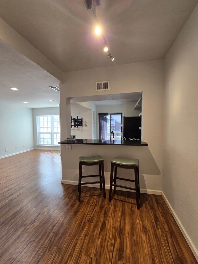 Building Photo - 5200 Martel Ave