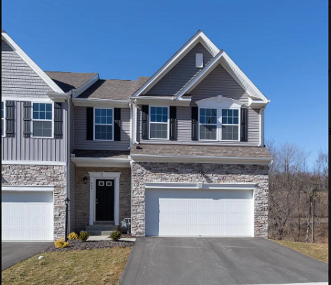 Building Photo - 3 Bedroom/ 2.5 Bath in Wexford PA