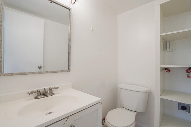 Building Photo - 200 Waterway Dr S