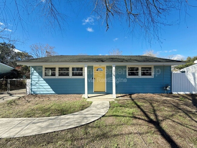 Building Photo - 1214 Hawthorne Cir