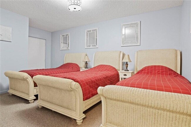 Building Photo - 3725 S Ocean Dr