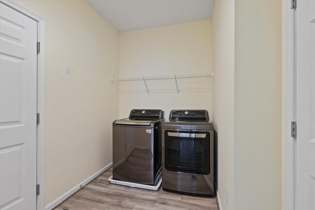 Building Photo - 10242 Spring Iris Dr
