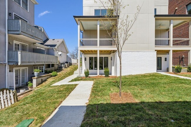 Building Photo - 3135 Parthenon Ave