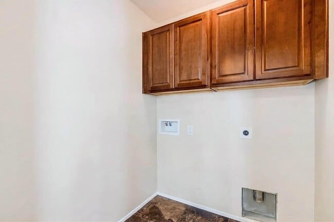 Building Photo - 538 E Dragon Springs Dr