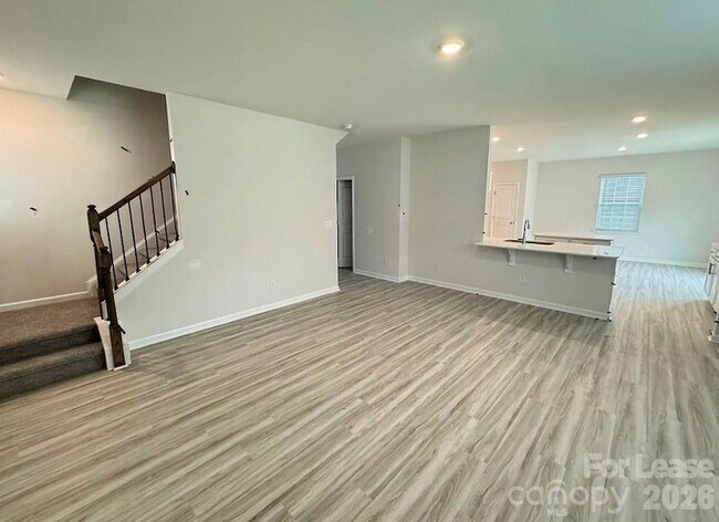 Building Photo - 1830 Vanderlyn St