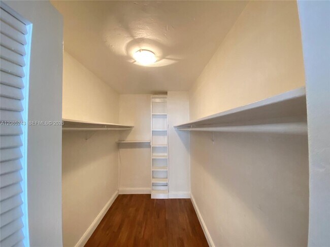 Building Photo - 5825 Collins Ave