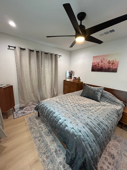 Fan in bedroom and natural light - 4415 Catalpa St