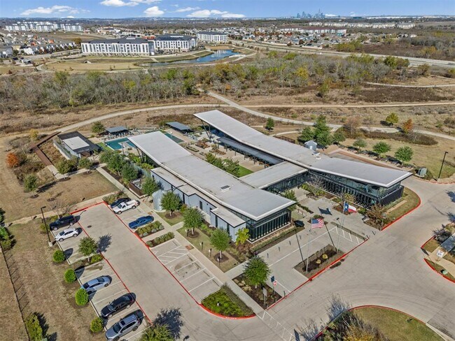 Building Photo - 7116 Silver Star Ln