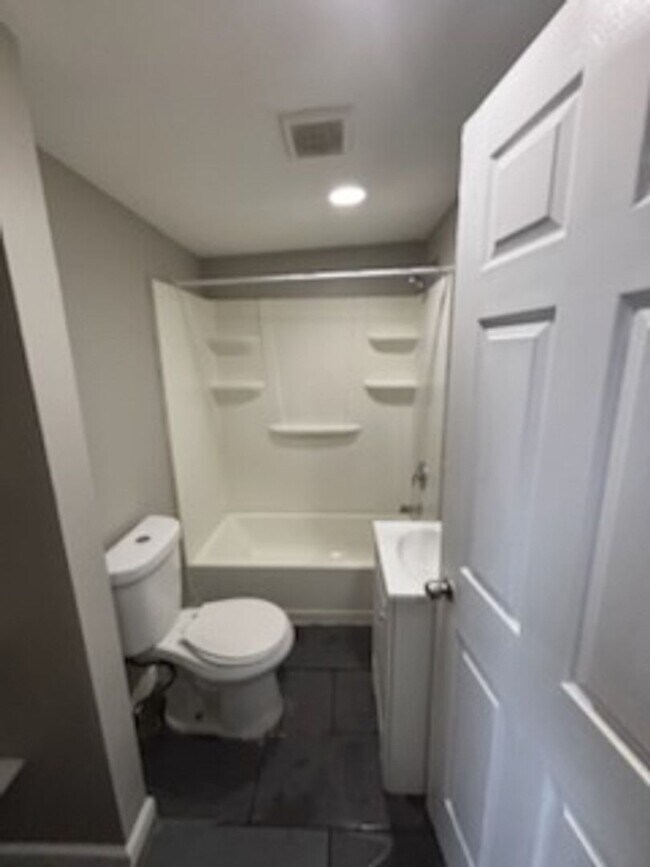 Building Photo - 24 E Silver St