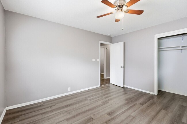 Building Photo - Don't Miss Out on This Charming 3 Bed, 1 Bath Home in South Kansas City!