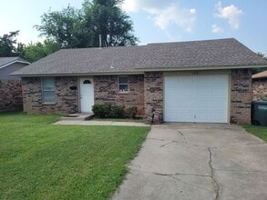 Building Photo - 2 bedroom 1 bathroom house with 1 car garage and central heat and air