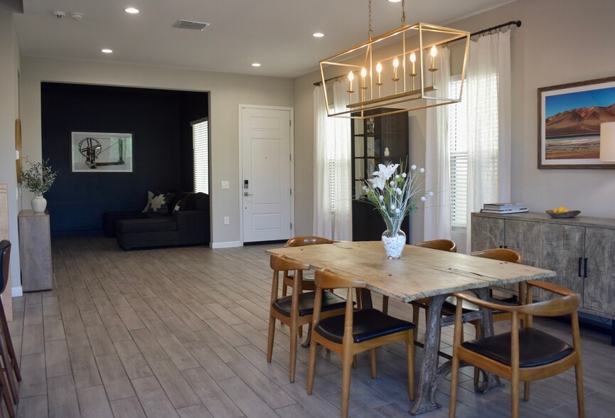 Building Photo - 4864 E Village Dr