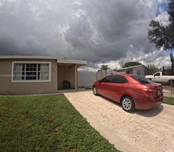 Building Photo - 5720 SW 38th Ct