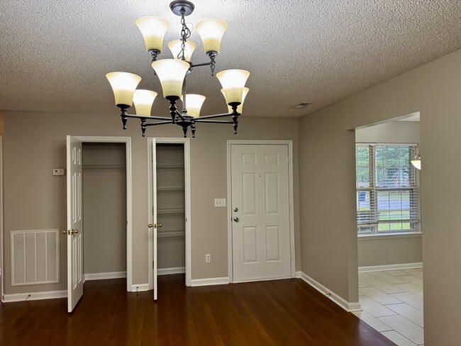 Building Photo - 103 Balsam Poplar Way