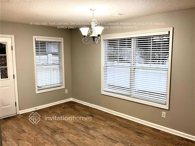 Building Photo - 3785 Pine Village Pl