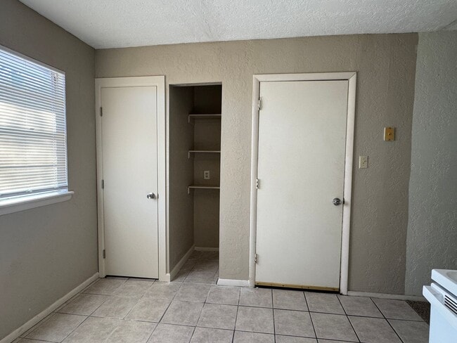 Building Photo - 4304 NW Pollard Ave