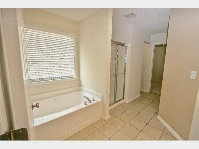 Building Photo - 9020 Friarbridge Dr