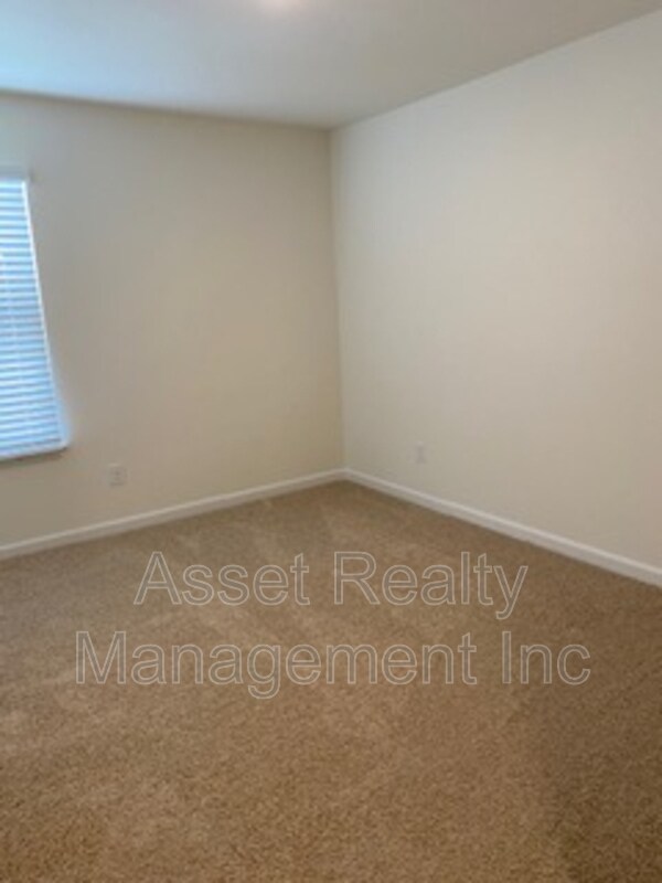 Building Photo - 12134 Evergreen Dr NE