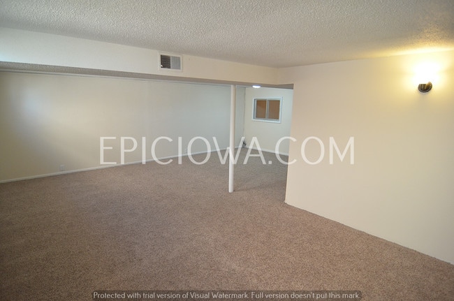 Building Photo - 3122 33rd Ave SW