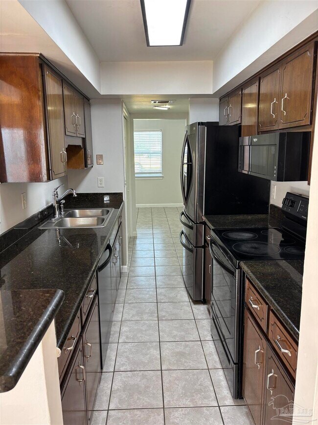 Building Photo - 8410 Williamsburg Cir