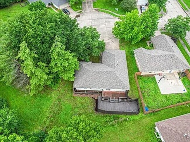 Building Photo - 3804 Larkspur Ct