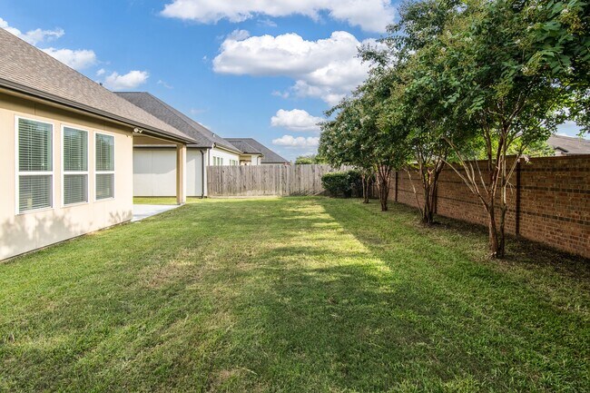 Building Photo - 21119 Bradford Grove Dr
