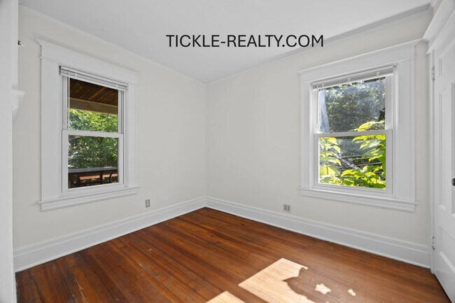 Building Photo - 15-17 Roosevelt St