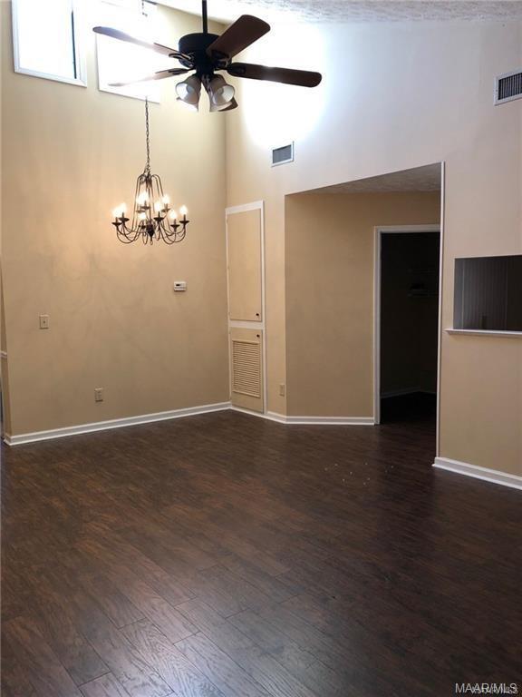 Building Photo - 6251 Bell Gables