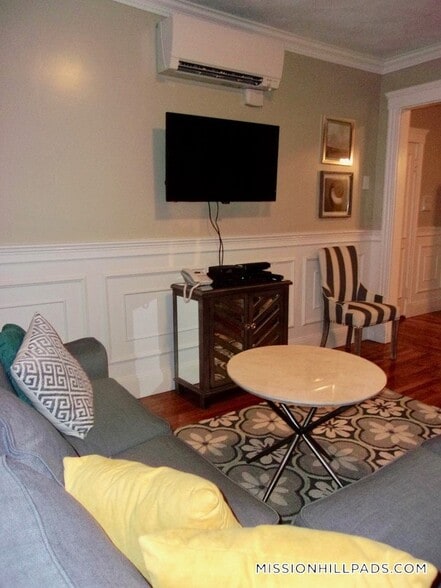 Primary Photo - 49 Worthington St