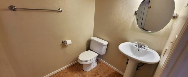 Building Photo - AFFORDABLE 3 BEDROOM, 2.5 BATH TOWNHOME IN THE HEART OF TEMPE!