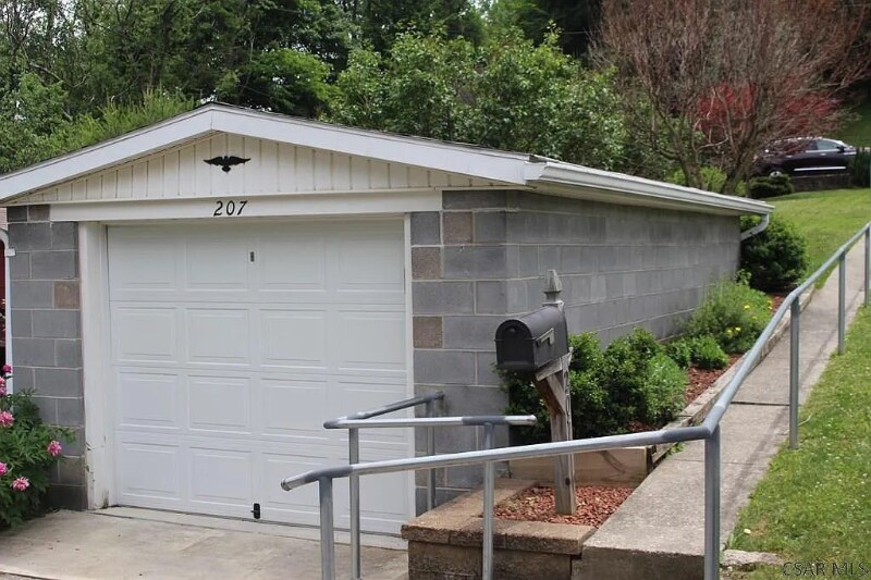 Building Photo - 207 Burkhard St