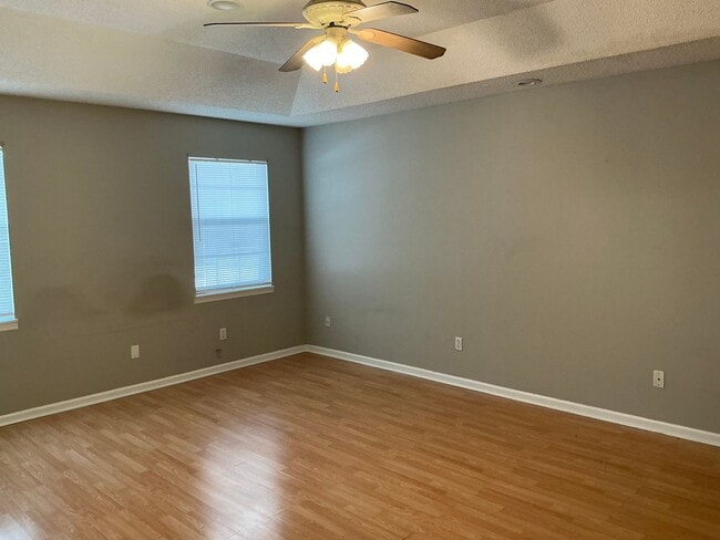 Building Photo - 1414 Jane St