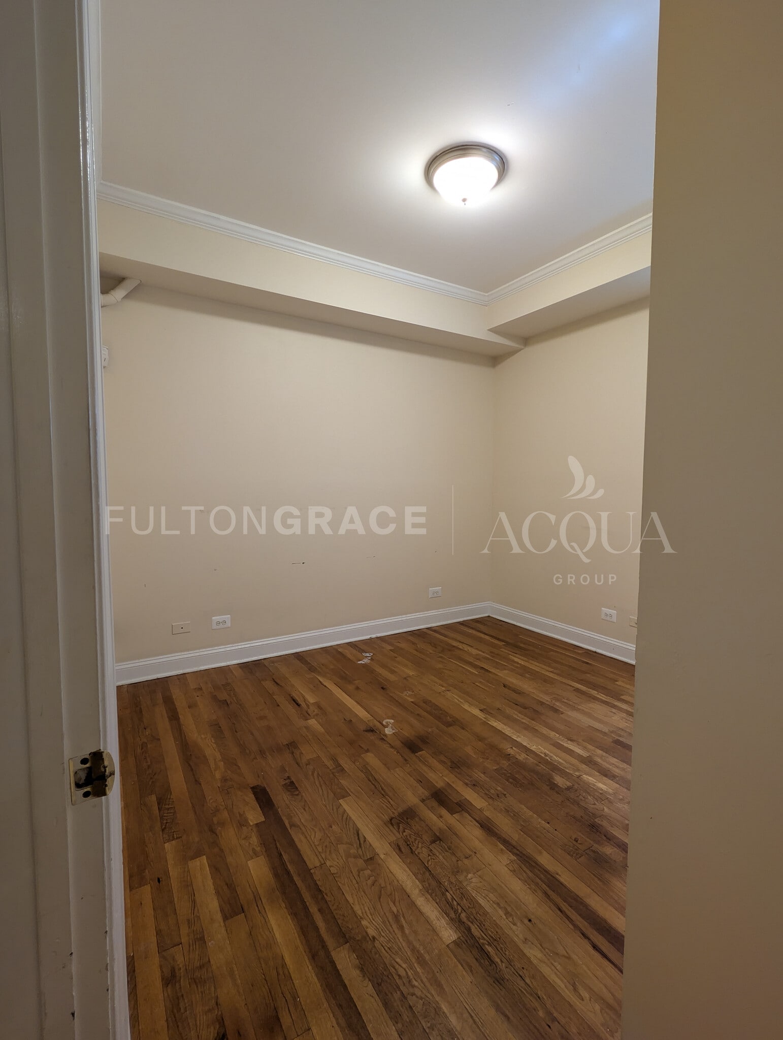 Building Photo - 6935 N Oakley Ave