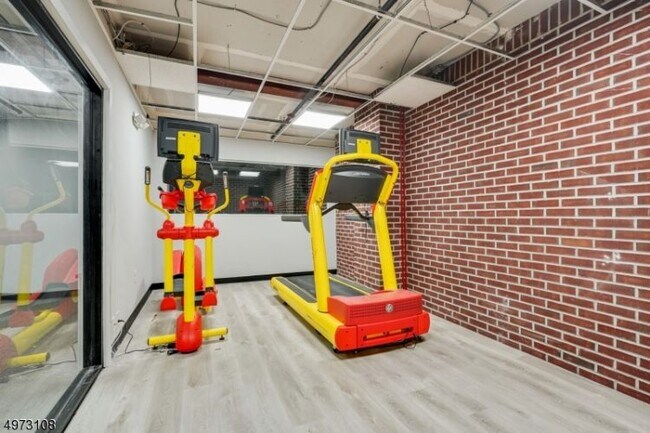 Building Photo - 190 South St